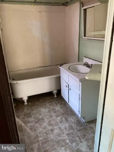 1246 Eckert Ave, Reading, PA 19602 photo 3