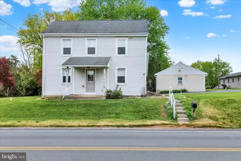 951 Old Swede Rd, Douglassville, PA 19518