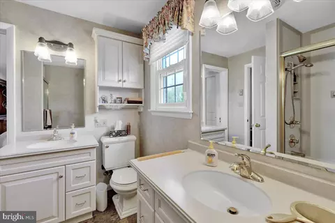 Bath - 4 Upland Rd, Reading, PA 19609 photo 2 of 3