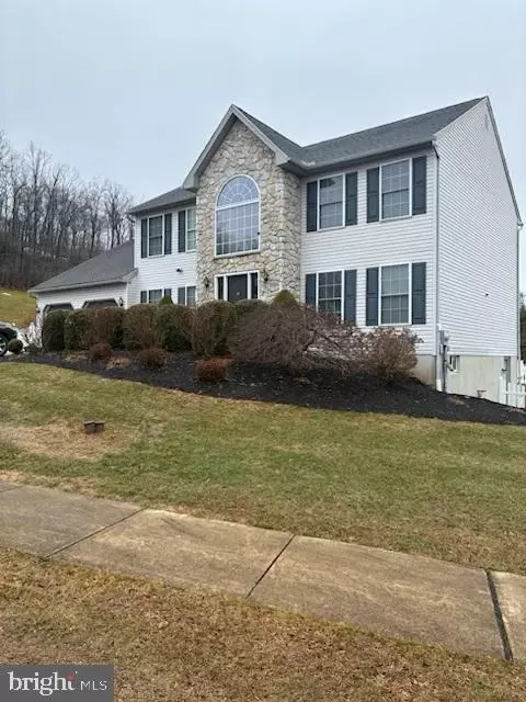 914 Kate Dr, Sinking Spring, PA 19608