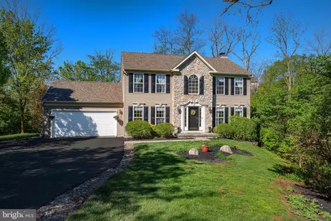 903 Maplewood Dr, Douglassville, PA 19518