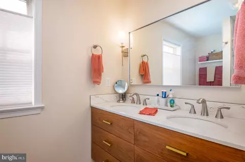 Bath - 31 Estates Dr, Reading, PA 19606 photo 2 of 4