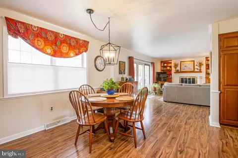 Dining - 31 Estates Dr, Reading, PA 19606 photo 2 of 4