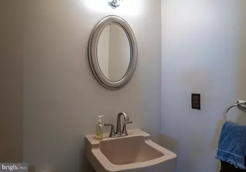 Bath - 31 Estates Dr, Reading, PA 19606 photo 4 of 4