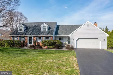 Exterior - 31 Estates Dr, Reading, PA 19606 photo 2 of 8