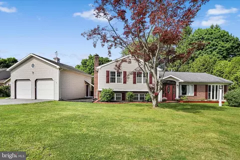 Exterior - 2 Cathy Ann Dr, Reading, PA 19606 photo 2 of 15