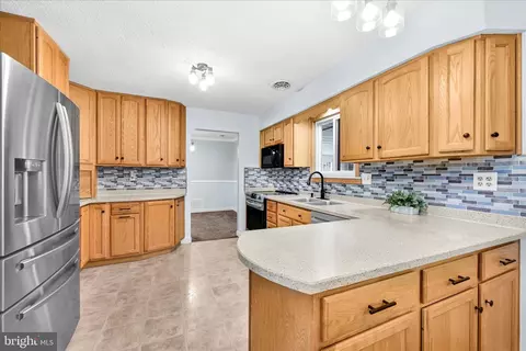 Kitchen - 2 Cathy Ann Dr, Reading, PA 19606 photo 3 of 4