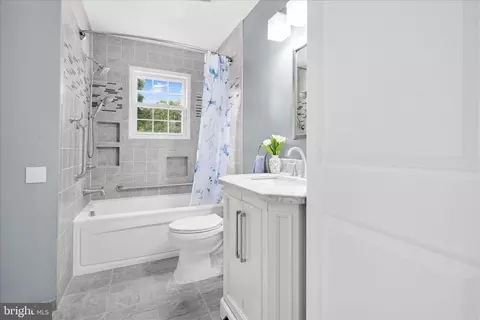 Bath - 2 Cathy Ann Dr, Reading, PA 19606 photo 1 of 3