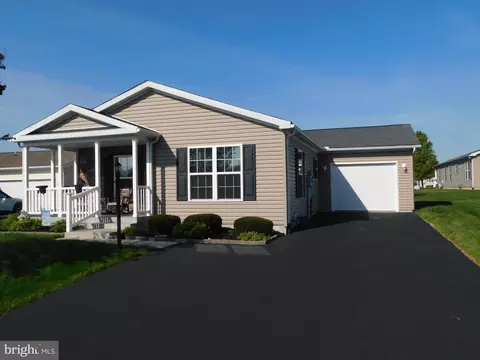 14 Wren Dr, Bechtelsville, PA 19505