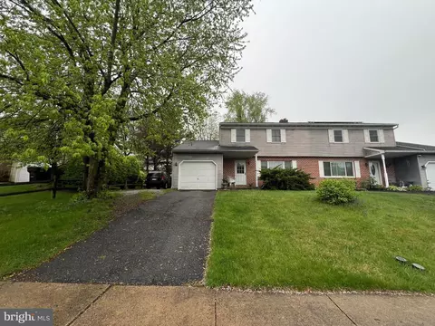 1776 Acorn Dr, Reading, PA 19608