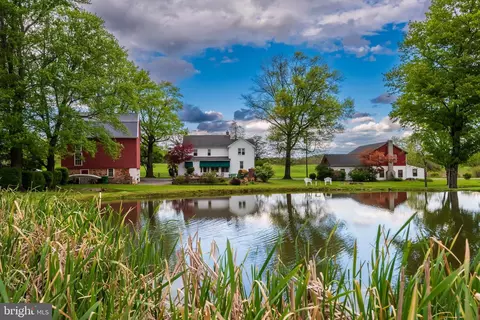 1283 Weisstown Rd, Boyertown, PA 19512
