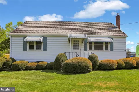 39 S Kemp Rd, Kutztown, PA 19530