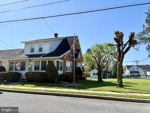 24 E High St, Topton, PA 19562