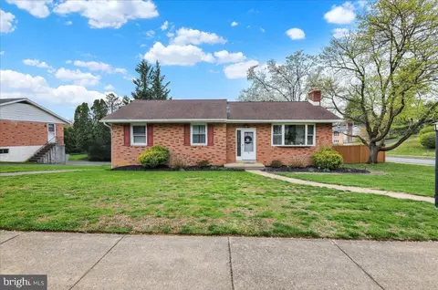 26 Craig Dr, Reading, PA 19606