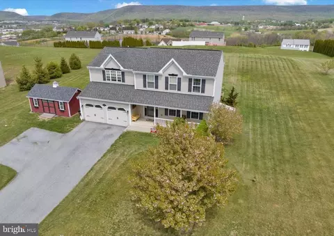 221 Oval Dr, Hamburg, PA 19526