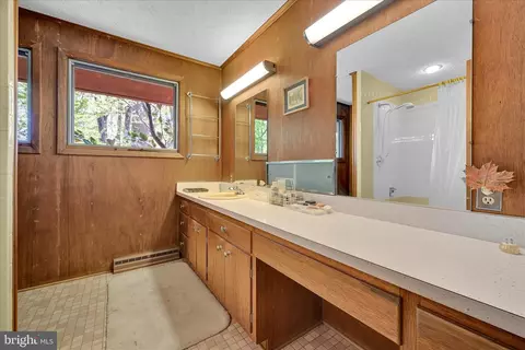 Bath - 40 Devon Dr, Reading, PA 19606 photo 3 of 4