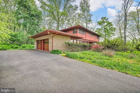 Exterior - 40 Devon Dr, Reading, PA 19606 photo 3 of 14