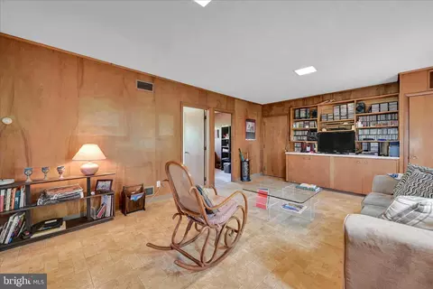 Living - 40 Devon Dr, Reading, PA 19606 photo 4 of 5