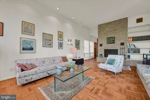 Living - 40 Devon Dr, Reading, PA 19606 photo 3 of 5