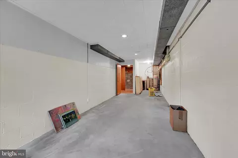 Entry Way - 40 Devon Dr, Reading, PA 19606 photo 5 of 5