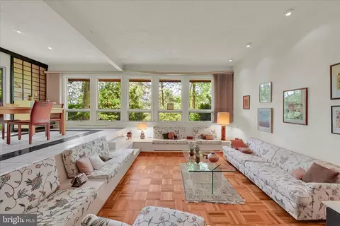 Living - 40 Devon Dr, Reading, PA 19606 photo 2 of 5