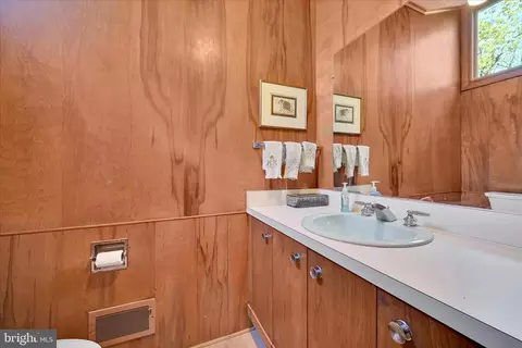 Bath - 40 Devon Dr, Reading, PA 19606 photo 1 of 4