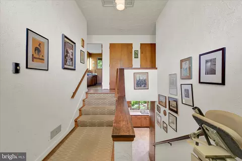 Entry Way - 40 Devon Dr, Reading, PA 19606 photo 4 of 5