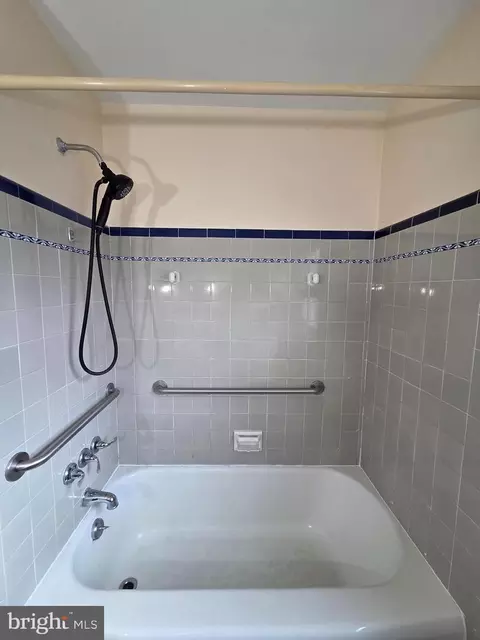 Bath - 2804 Garfield Ave, Reading, PA 19609 photo 1 of 3
