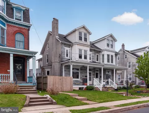 32 E Franklin St, Topton, PA 19562