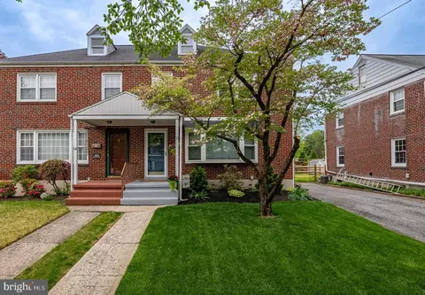 12 Lawndale Rd, Wyomissing, PA 19610