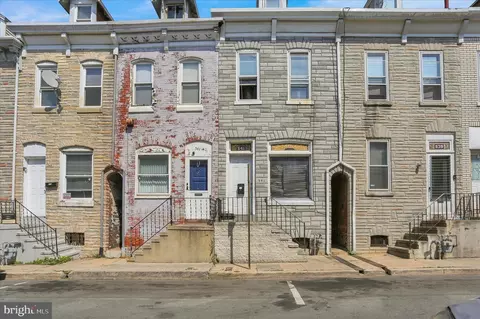 541 Moss St, Reading, PA 19604 photo 2