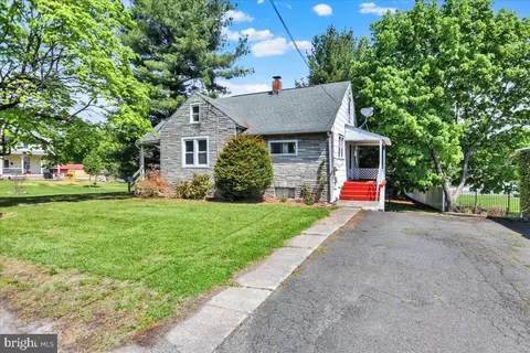 21 2nd St, Birdsboro, PA 19508