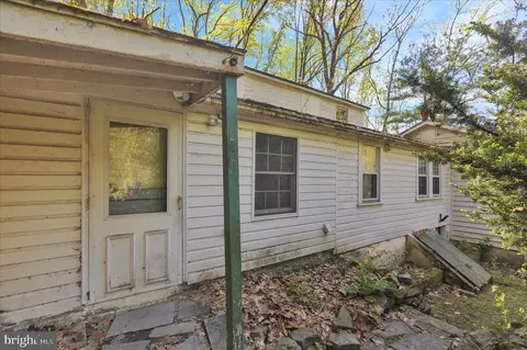 100 Walnuttown Rd, Fleetwood, PA 19522