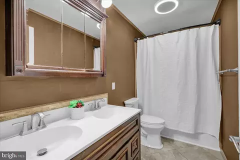 Bath - 2126 Mayo Dr, Reading, PA 19601 photo 1 of 2