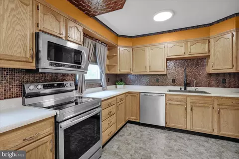 Kitchen - 2126 Mayo Dr, Reading, PA 19601 photo 1 of 3