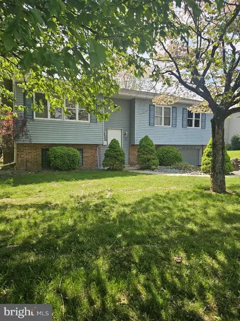2126 Mayo Dr, Reading, PA 19601