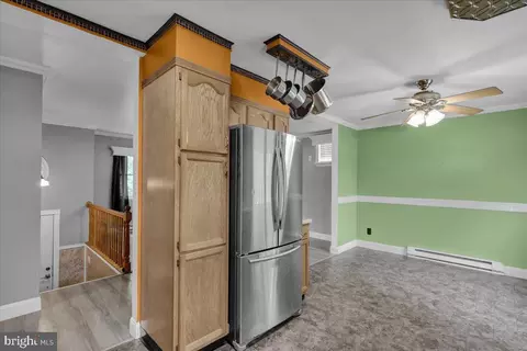 Entry Way - 2126 Mayo Dr, Reading, PA 19601 photo 3 of 6