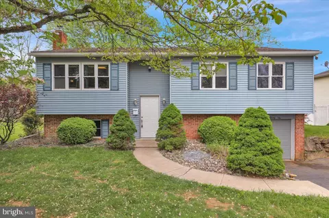 2126 Mayo Dr, Reading, PA 19601
