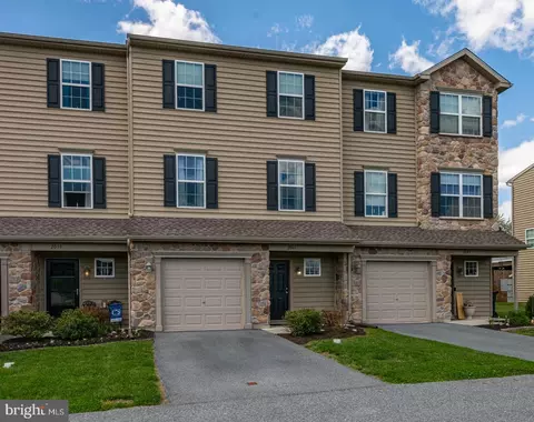 2041 Crown Mill Dr, Mohrsville, PA 19541