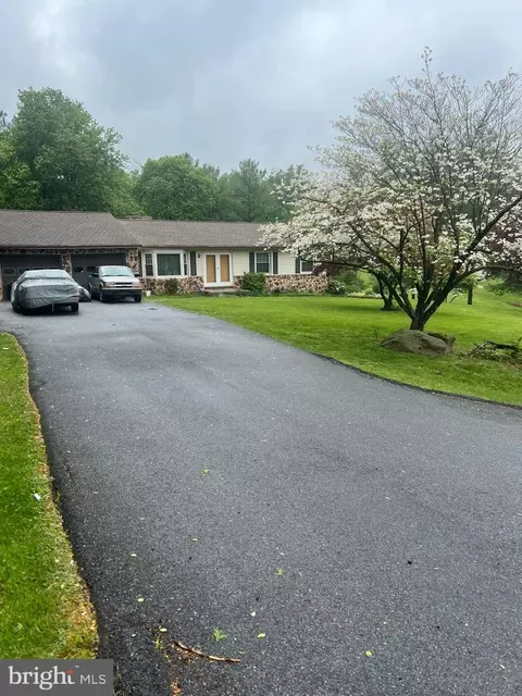 56 N Oneil St, Mohnton, PA 19540