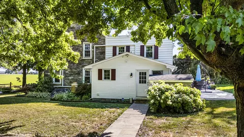 Exterior - 416 Snyder Rd, Reading, PA 19605 photo 6 of 10