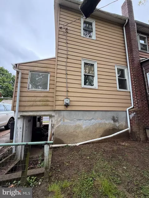24 Franklin St, Shillington, PA 19607 photo 2