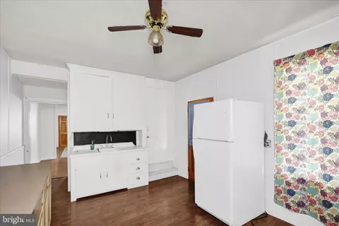 Entry Way - 34 Philadelphia Ave, Reading, PA 19607 photo 2 of 9