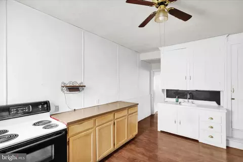 Entry Way - 34 Philadelphia Ave, Reading, PA 19607 photo 1 of 9