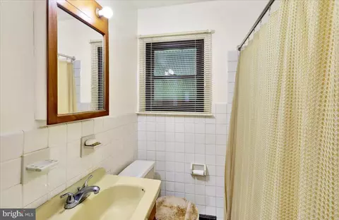 Bath - 1242 Commonwealth Blvd, Reading, PA 19607 photo 1 of 2