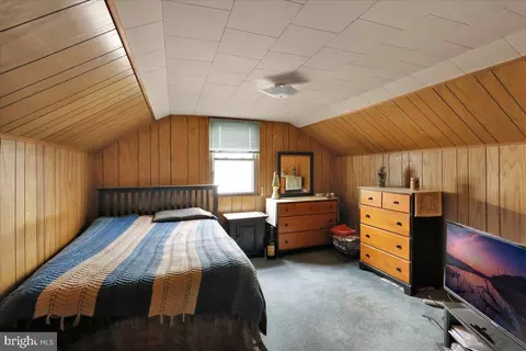 Bedroom - 1242 Commonwealth Blvd, Reading, PA 19607 photo 5 of 6