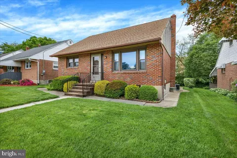 Exterior - 1242 Commonwealth Blvd, Reading, PA 19607 photo 3 of 8