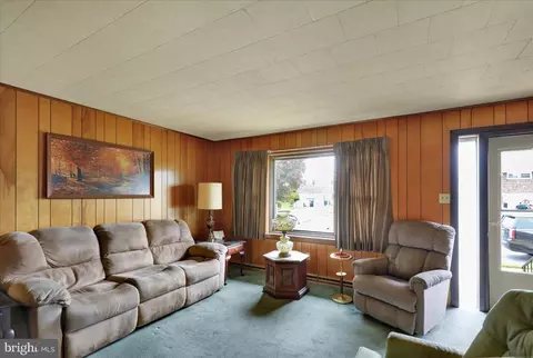 Living - 1242 Commonwealth Blvd, Reading, PA 19607 photo 2 of 3