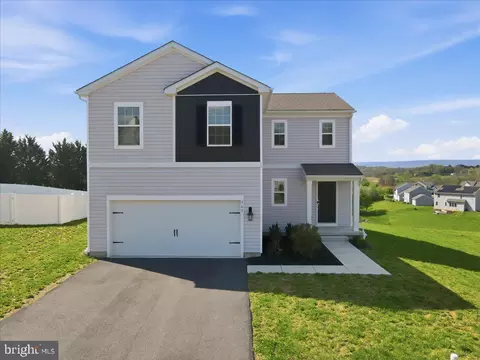 561 E 4th St E, Bernville, PA 19506