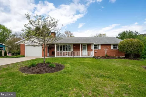 801 N Crescent Ave, Hamburg, PA 19526